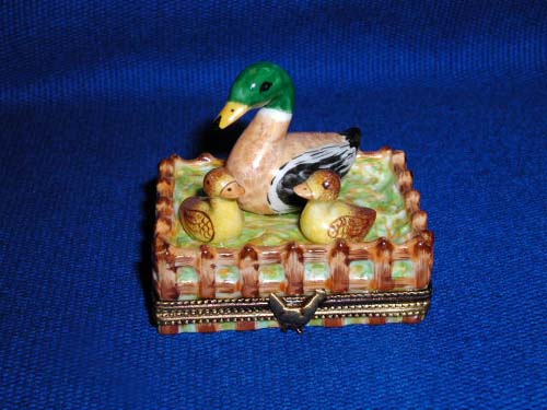 DUCK W/BABIES